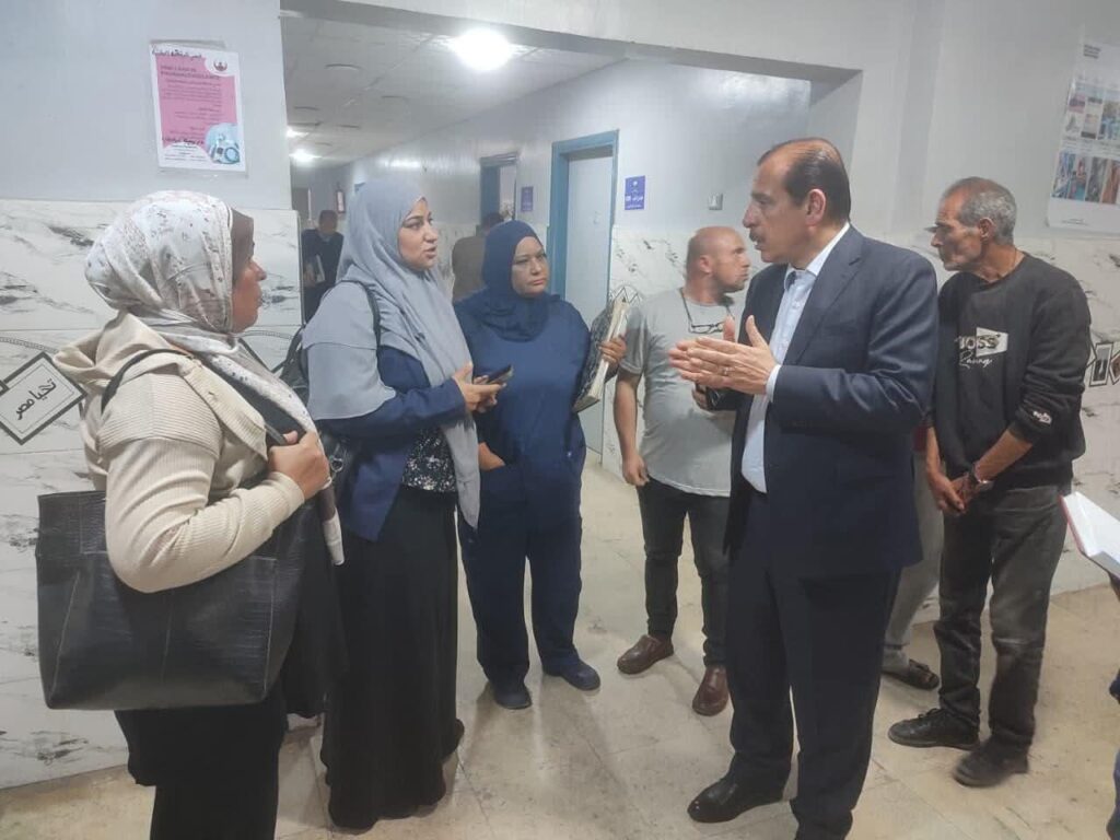 fb_img_17764438944725821117979097589307-1024x768 نائب وزير الصحة يفاجئ مستشفى 6 أكتوبر المركزي بزيارة مسائية.. ويُحيل المقصرين للتحقيق