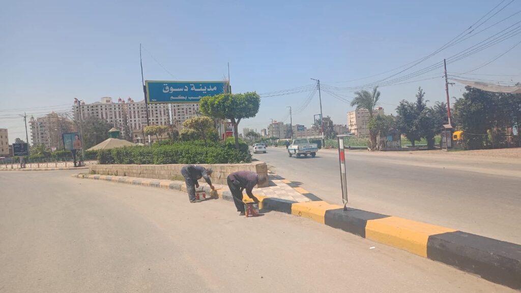 fb_img_17765108675066405444888459611997-1024x577 محافظ كفرالشيخ: دهان وتجميل الأرصفة والبلدورات ورفع كفاءة مدخل مدينة دسوق .. ضمن خطة المحافظة لتطوير المظهر الحضاري