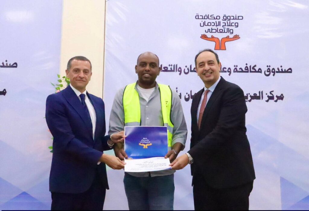 fb_img_17774545215507913187742063283803-1024x699 محافظ أسوان ومدير صندوق مكافحة الإدمان يشهدان فعالية تخريج 100 متعافي جديد من تعاطى المواد المخدرة بمركز العزيمة التابع للصندوق بالتعاون مع جامعة أسوان 