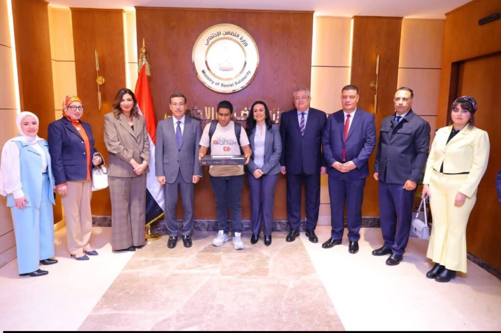 fb_img_17774546545347943202512818425906-1024x682 وزيرة التضامن الاجتماعي تشهد توزيع عدد من الأجهزة التعويضية لطلاب الجامعات من ذوي الإعاقة بالتعاون مع بنك التعمير والإسكان