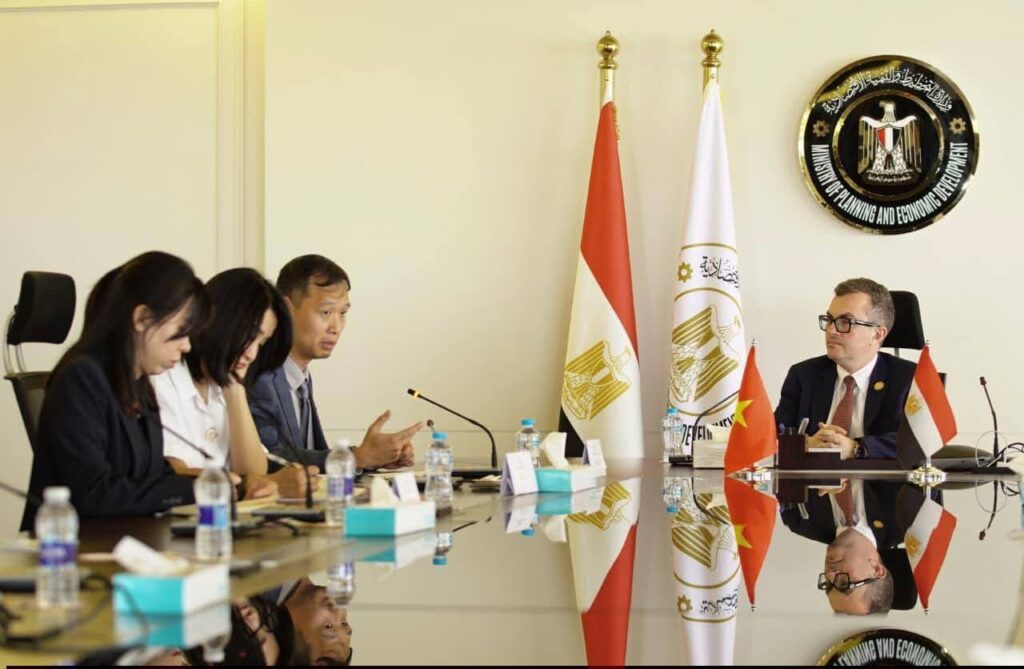 fb_img_17774547502713082220255790932991-1024x669 وزير التخطيط والتنمية الاقتصادية يبحث مع سفير فيتنام تعزيز الشراكة التنموية والتعاون الاقتصادي