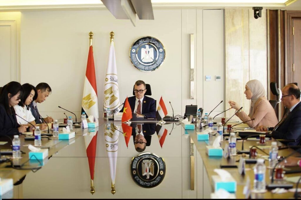 fb_img_17774547517222873979382403033652-1024x682 وزير التخطيط والتنمية الاقتصادية يبحث مع سفير فيتنام تعزيز الشراكة التنموية والتعاون الاقتصادي