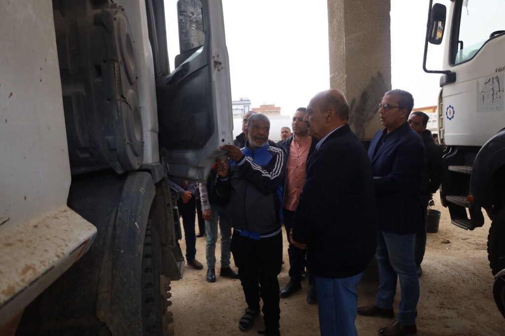 img-20260401-wa01015695606914838898971-1024x682 محافظ السويس يتابع سير العمل بجراج جهازي التجميل والنظافة