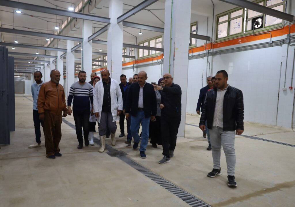 img-20260401-wa01065110537505121767630-1024x718 محافظ السويس يتابع اعمال تطوير المجزر الآلي بقرية الألبان الجديدة بحي فيصل