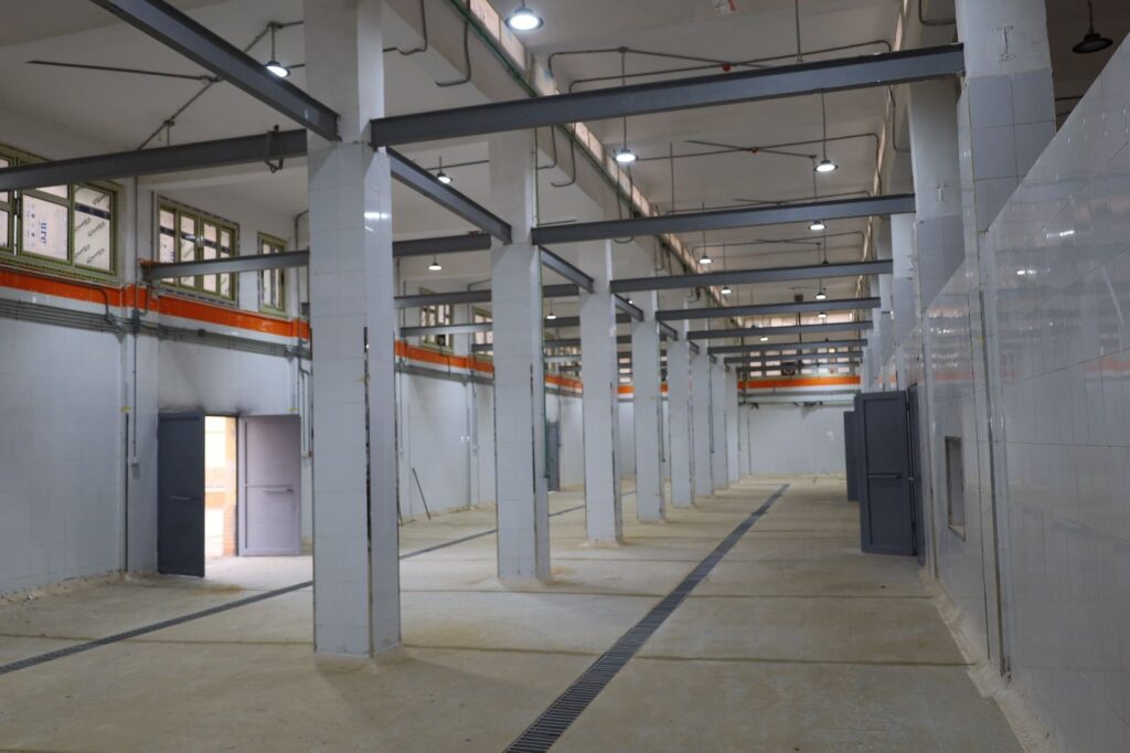 img-20260401-wa01085832268961473663414-1024x682 محافظ السويس يتابع اعمال تطوير المجزر الآلي بقرية الألبان الجديدة بحي فيصل