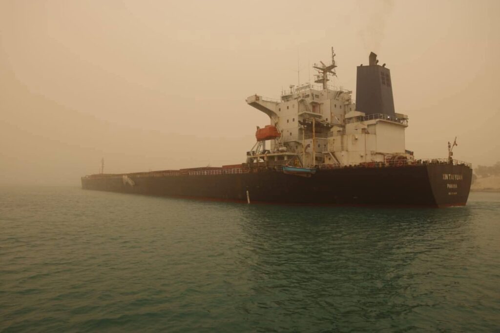 img-20260402-wa00584877322712092741246-1024x683 الفريق أسامة ربيع: نجاح جهود قاطرات الإنقاذ البحري بالهيئة في تعويم سفينة الصب" XIN TAIN YUAN بعد جنوحها إثر عطل فني