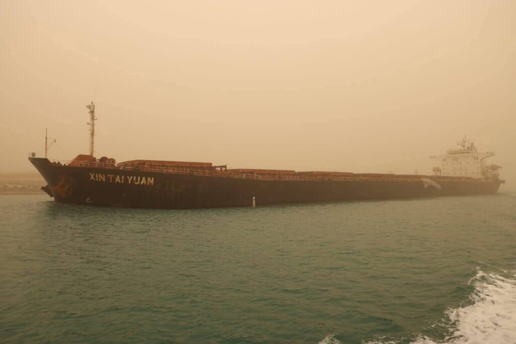 img-20260402-wa00598637581302627644207-1024x683 الفريق أسامة ربيع: نجاح جهود قاطرات الإنقاذ البحري بالهيئة في تعويم سفينة الصب" XIN TAIN YUAN بعد جنوحها إثر عطل فني