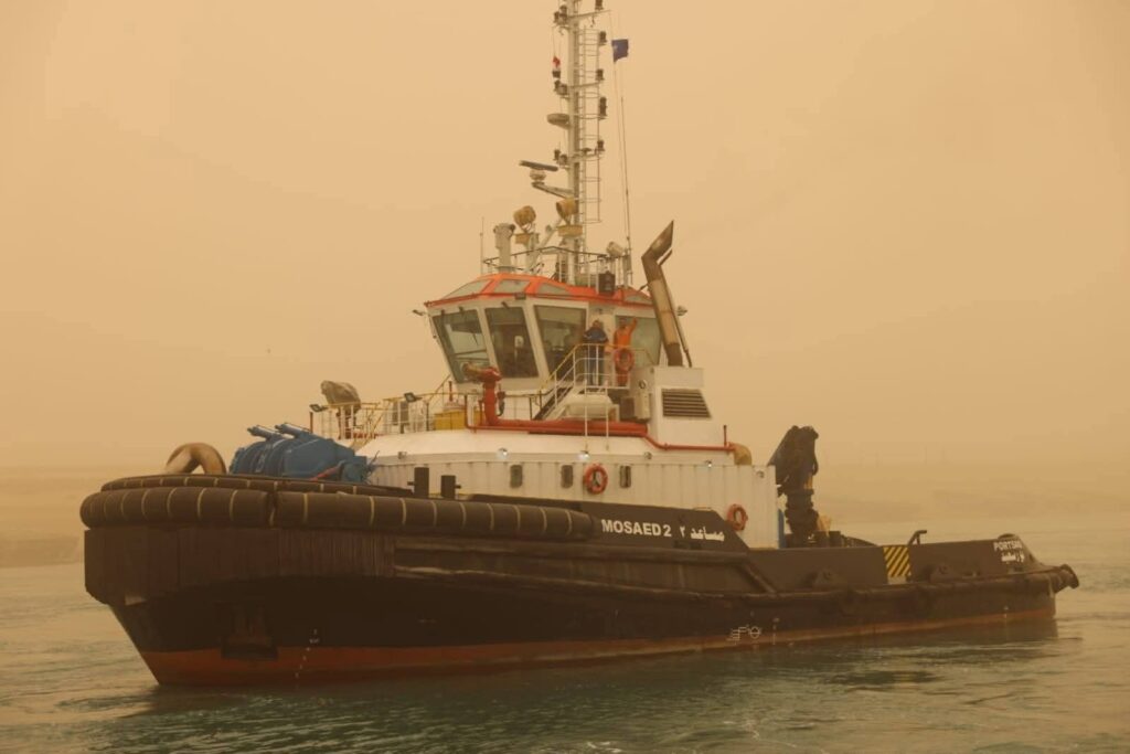 img-20260402-wa00601800944817800767230-1024x683 الفريق أسامة ربيع: نجاح جهود قاطرات الإنقاذ البحري بالهيئة في تعويم سفينة الصب" XIN TAIN YUAN بعد جنوحها إثر عطل فني