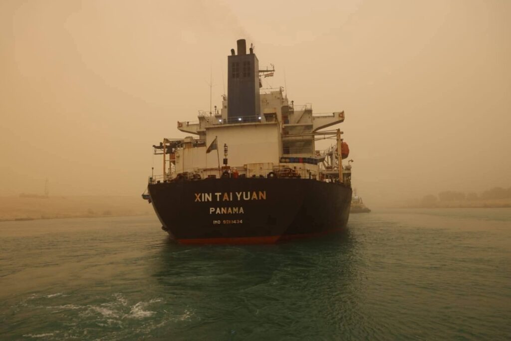 img-20260402-wa00618873278985327774896-1024x683 الفريق أسامة ربيع: نجاح جهود قاطرات الإنقاذ البحري بالهيئة في تعويم سفينة الصب" XIN TAIN YUAN بعد جنوحها إثر عطل فني