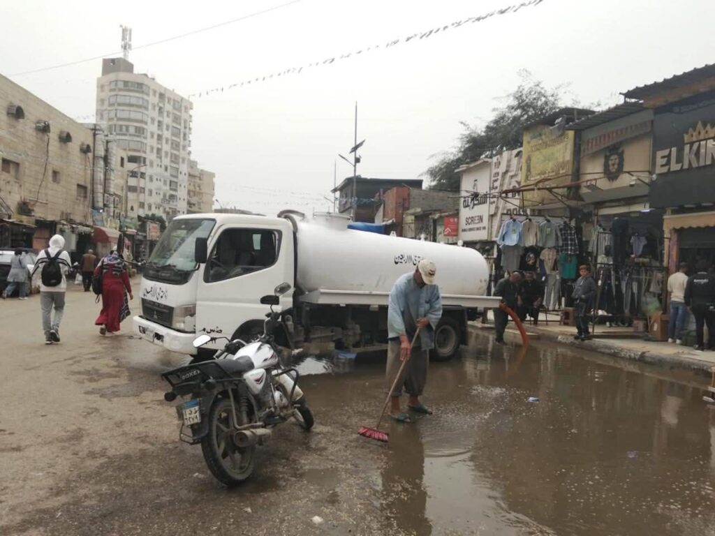 img-20260402-wa00706865895593079771679-1024x768 جهود كسح مياة الأمطار من شوارع حي الاربعين بالسويس