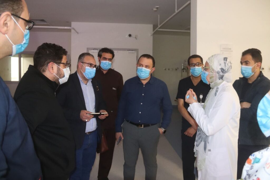 img-20260402-wa00767540867980403404490-1024x682 جولة مفاجئة مساءاً بمجمع السويس الطبى لرئيس إقليم القناه ومدير عام الهيئة العامة للرعاية الصحية بالسويس ..