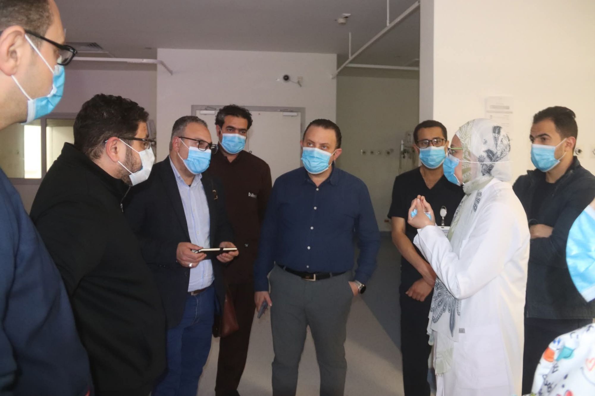 جولة مفاجئة مساءاً بمجمع السويس الطبى لرئيس إقليم القناه ومدير عام الهيئة العامة للرعاية الصحية بالسويس ..