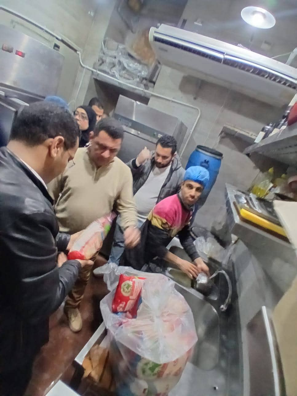 حملة مسائيه مكبره برئاسه حي السويس واداره التموين والطب البيطري