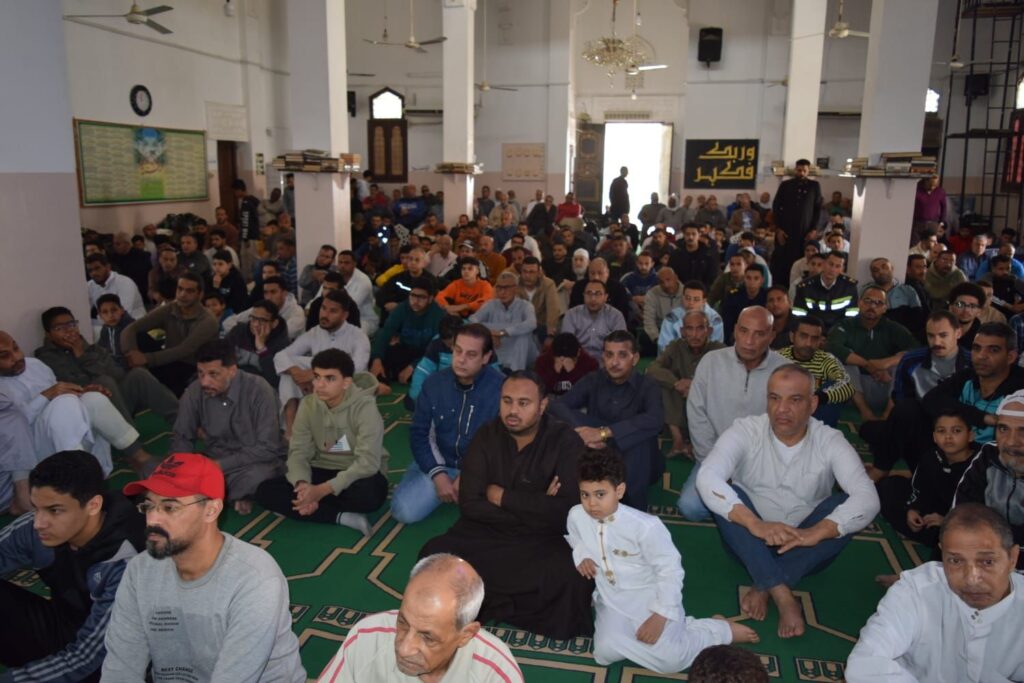 img-20260403-wa00537753877436264667897-1024x683 محافظ السويس يؤدي صلاة الجمعة بمسجد التنعيم وسط الأهالي منطقة تعاونيات اسبيكو بحي فيصل