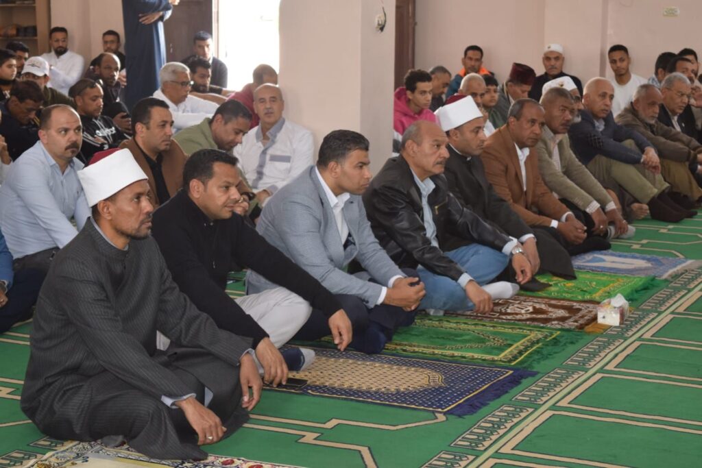 img-20260403-wa0055521516985938073271-1024x683 محافظ السويس يؤدي صلاة الجمعة بمسجد التنعيم وسط الأهالي منطقة تعاونيات اسبيكو بحي فيصل