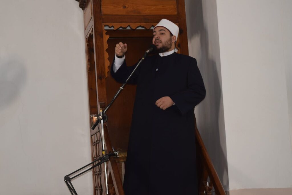 img-20260403-wa00572832313365161329403-1024x683 محافظ السويس يؤدي صلاة الجمعة بمسجد التنعيم وسط الأهالي منطقة تعاونيات اسبيكو بحي فيصل