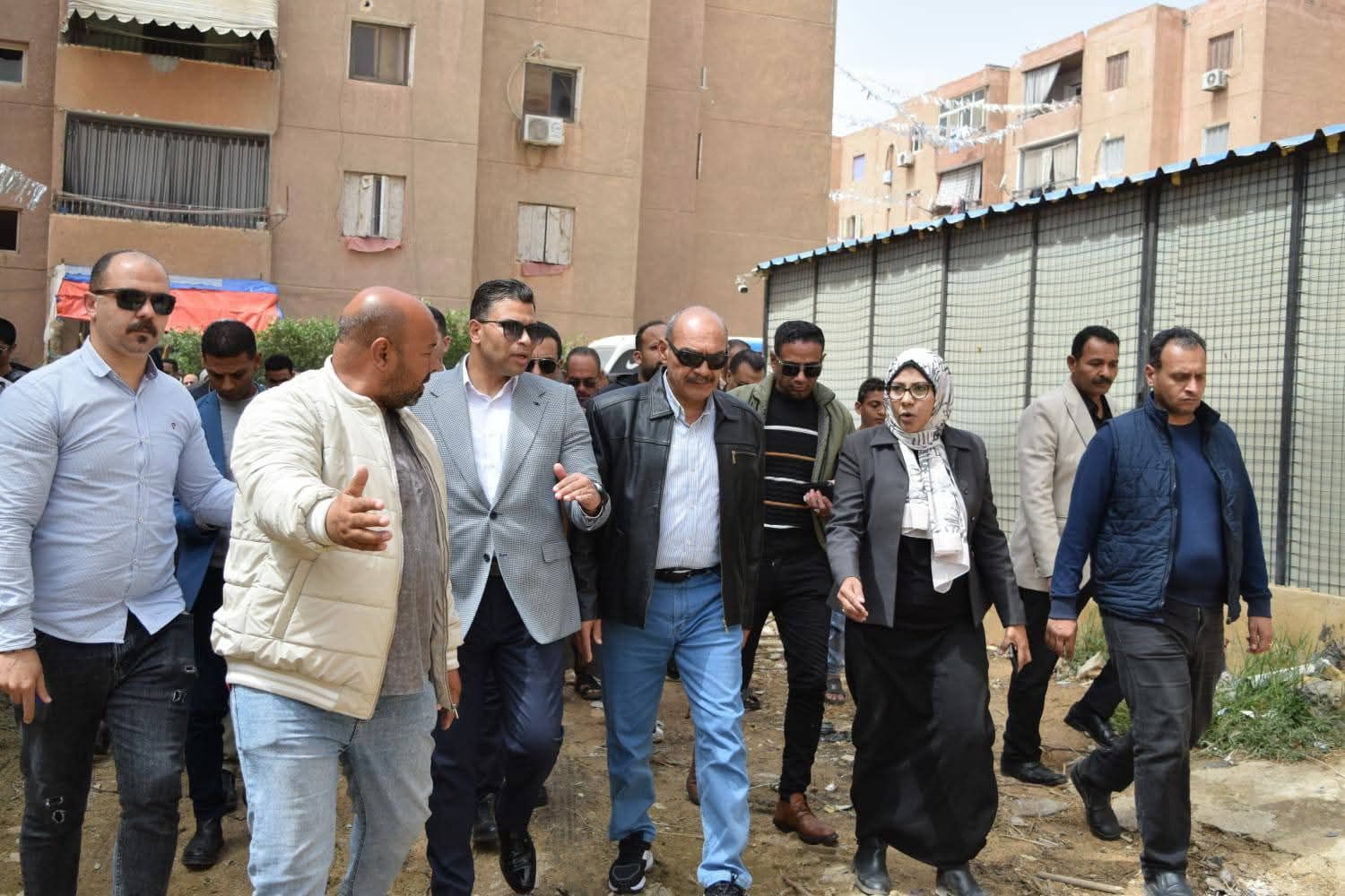 محافظ السويس يلتقي اهالي مدينة تعاونيات إسبيكو لمتابعة الخدمات التي تقدم للمواطنين و يتفقد حديقة الخالدين بحي فيصل