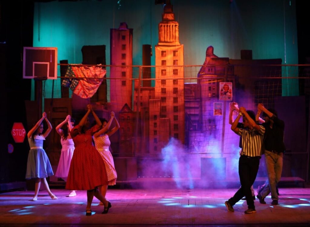 img-20260403-wa00798975070162932345094-1024x749 بالصور.. الحلم الأمريكي يضيع في «الحي الغربي» بمهرجان المسرح العالمي