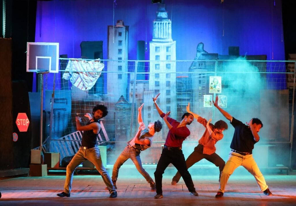 img-20260403-wa00856257902835827318141-1024x714 بالصور.. الحلم الأمريكي يضيع في «الحي الغربي» بمهرجان المسرح العالمي