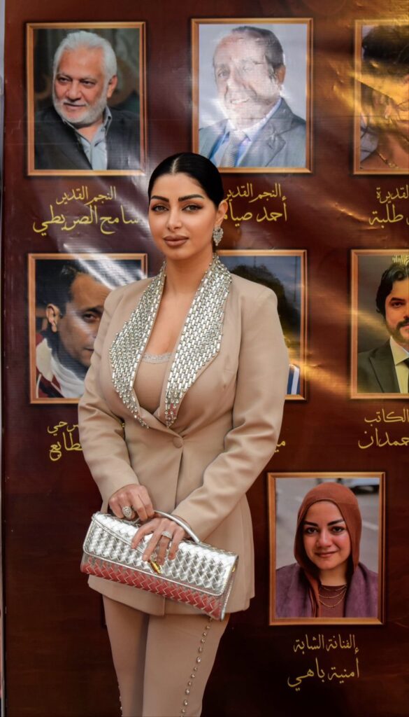 img-20260404-wa00448952650023000502277-585x1024 تكريم النجمة كلوديا حنا في ختام ملتقى نغم المسرحي بالإسكندرية ومشاركتها في تحكيم العروض الكبرى بدورة مازن الغرباوي