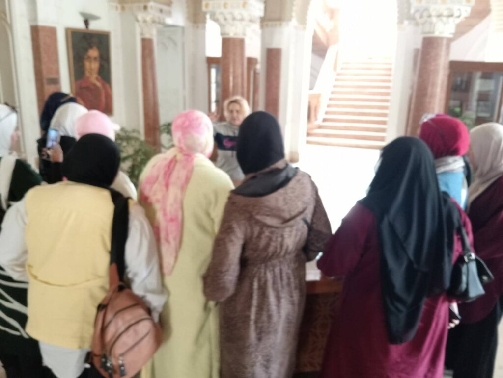 img-20260404-wa005357610168923663462-1024x771 طلاب جامعة الفيوم في زيارة ثقافية إلى مكتبة القاهرة الكبرى بقصر الأميرة سميحه حسين كامل