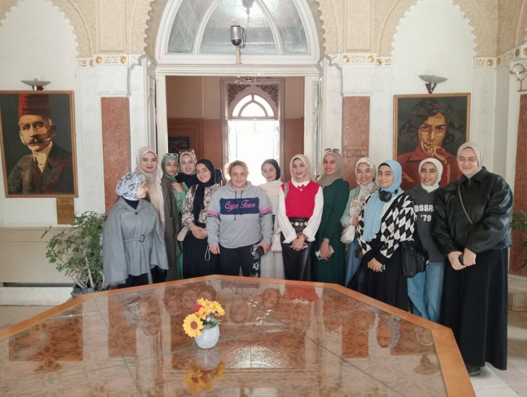 img-20260404-wa00546126549671735861202-1024x771 طلاب جامعة الفيوم في زيارة ثقافية إلى مكتبة القاهرة الكبرى بقصر الأميرة سميحه حسين كامل