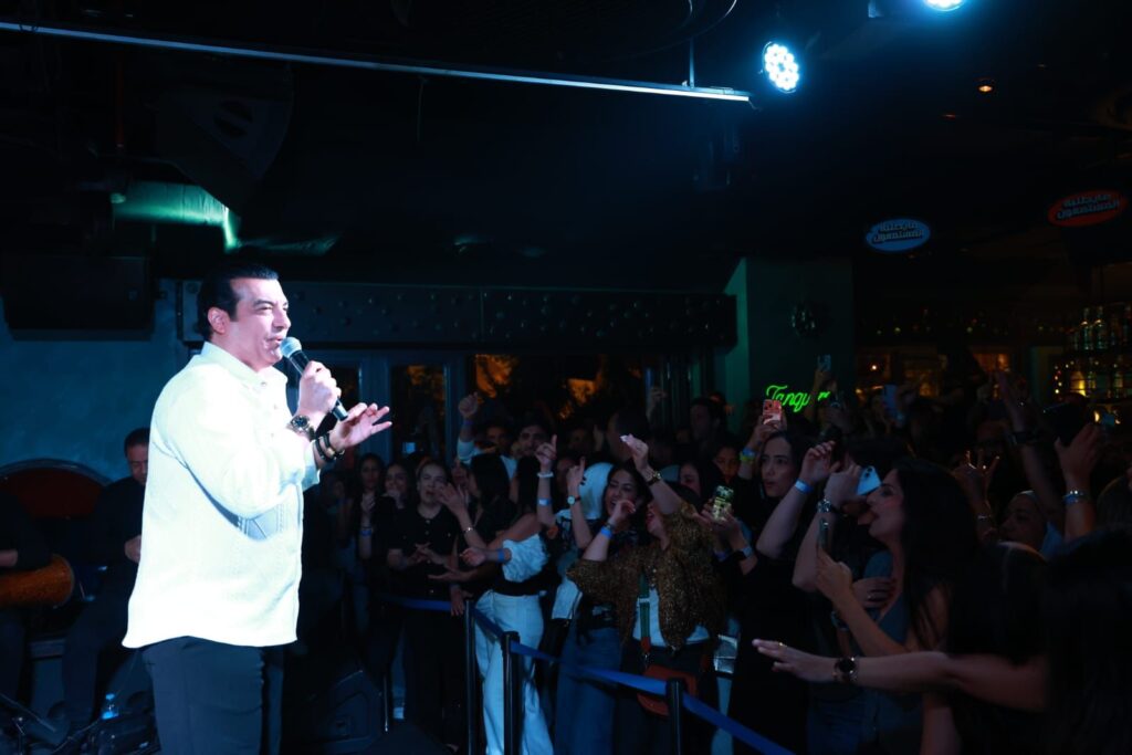 img-20260404-wa00613373602854618765340-1024x683 إيهاب توفيق يفتتح موسم الصيف بسهرة مميزة في «كايرو چاز» (صور)