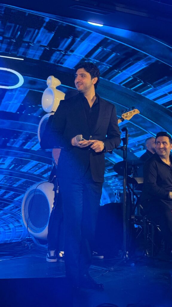 img-20260404-wa00764347499080150429973-576x1024 من "يا غايب" إلى "يانا يانا".. محمد فضل شاكر يشعل حماس الجمهور في الزمالك (صور)