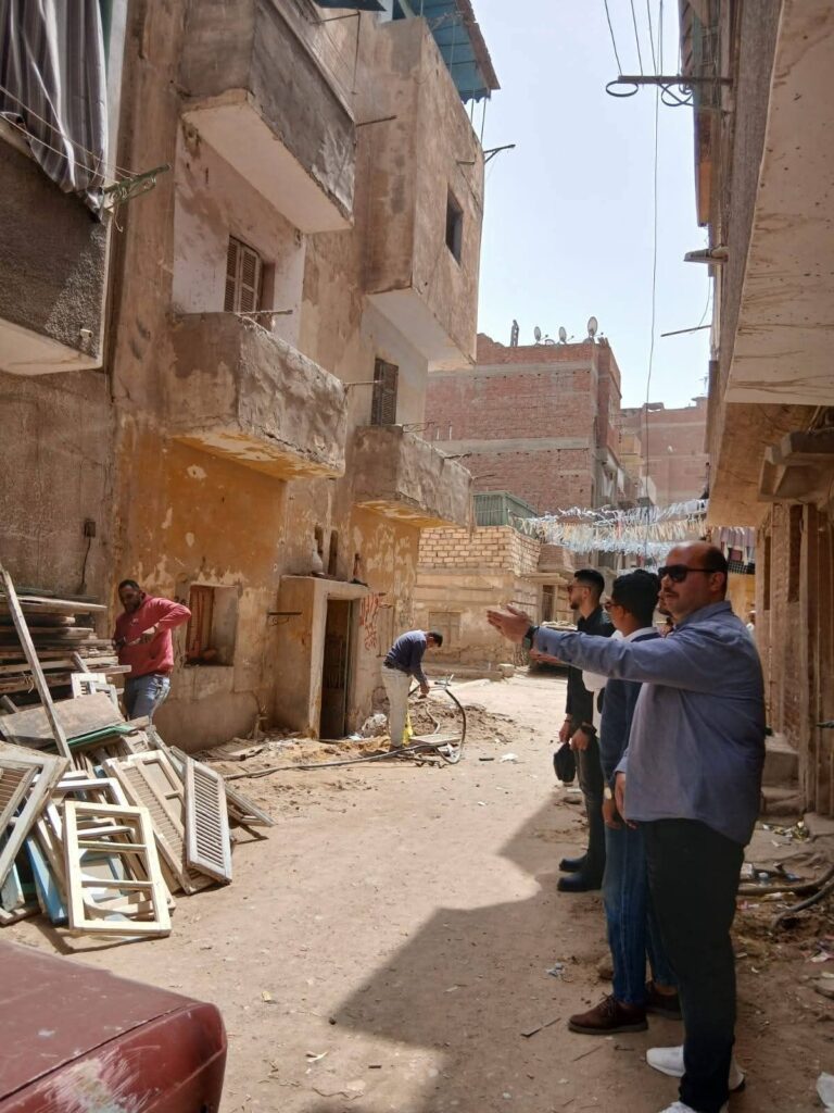 img-20260404-wa01534220763067507081950-768x1024 حي الأربعين يواصل جهود الحفاظ على أرواح المواطنين وتنفيذ قرارات الإزالة للمباني الآيلة للسقوط بالسويس