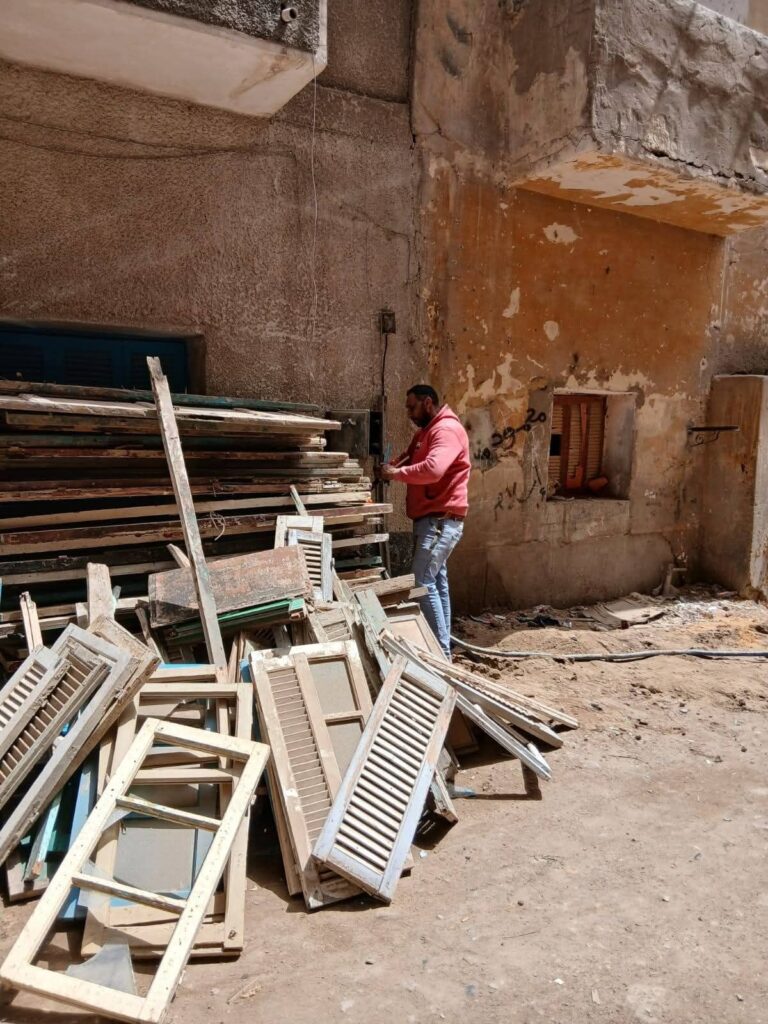img-20260404-wa01555769547330131552141-768x1024 حي الأربعين يواصل جهود الحفاظ على أرواح المواطنين وتنفيذ قرارات الإزالة للمباني الآيلة للسقوط بالسويس