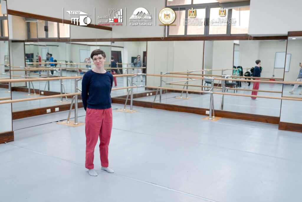 img-20260405-wa00086504697602153277758-1024x684 أكاديمية الفنون تفتح آفاق الإبداع بورشة للرقص المعاصر بمشاركة مدربة نمساوية ضمن مهرجان الفضاءات المسرحية المتعددة