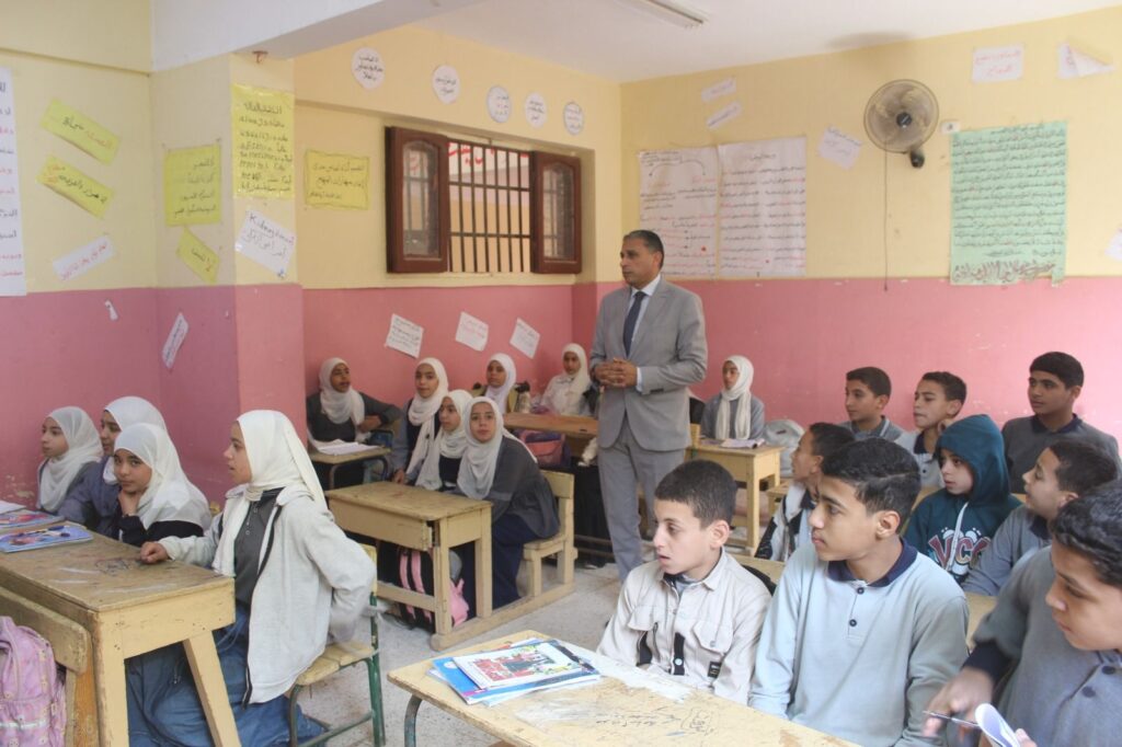 img-20260405-wa00268367737104619848540-1024x682 في جولة مفاجئة بأطفيح .. " عطية " يستبعد مدير مدرسة للتقصير في أداء مهام عمله