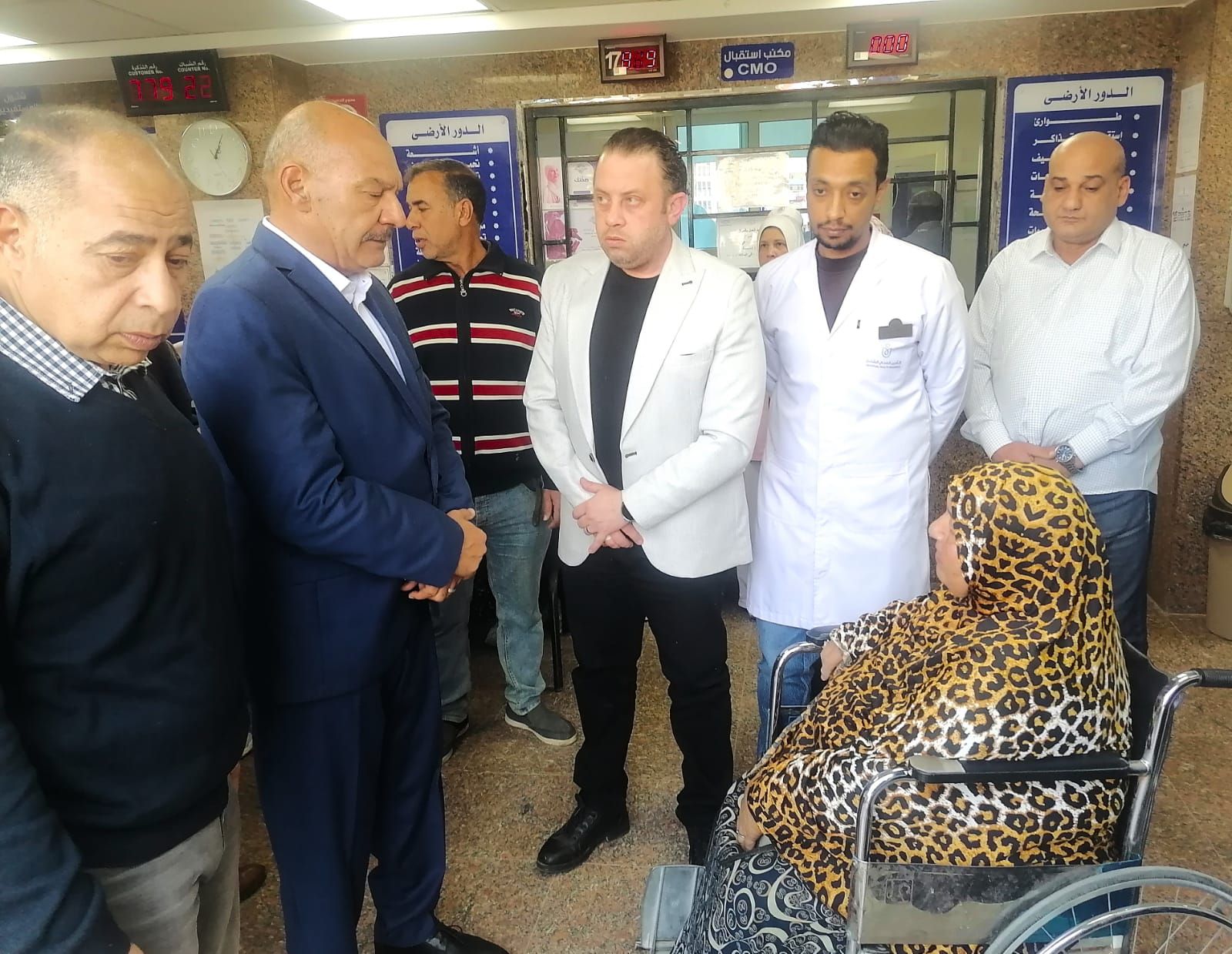 محافظ السويس يتفقد مركز طب أسرة التوفيق بحي عتاقة ويستمع لمطالب المواطنين