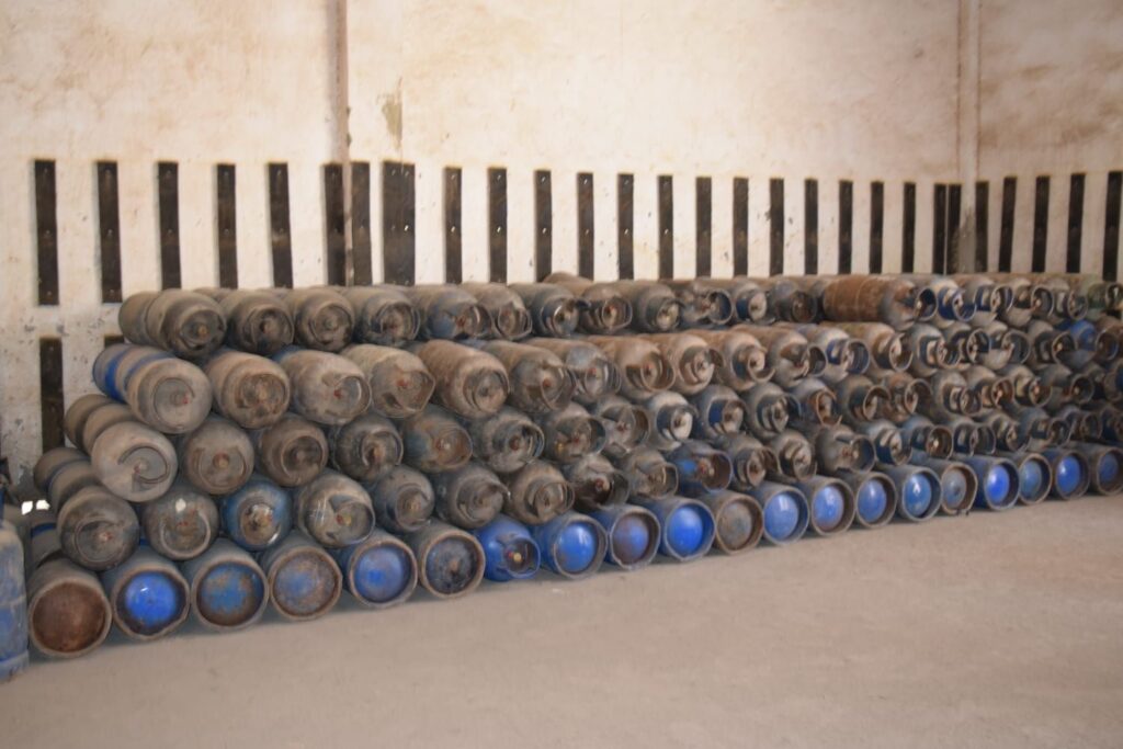 img-20260405-wa0046189442134029410772-1024x683 محافظ السويس يتابع توافر انابيب البوتاجاز بالأسعار المحددة للمواطنين