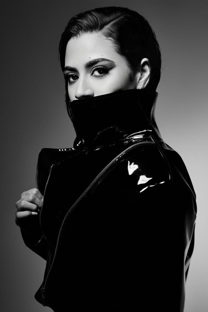 img-20260406-wa00009145481350813704611-683x1024 بسنت حاتم تتألق بإطلالة الأبيض والأسود وتبرز أناقتها العصرية