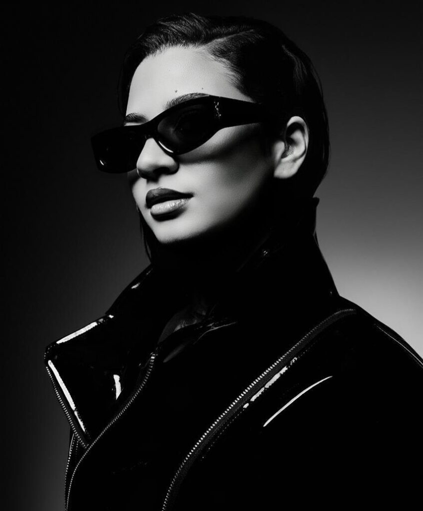 img-20260406-wa00017587771226458995280-847x1024 بسنت حاتم تتألق بإطلالة الأبيض والأسود وتبرز أناقتها العصرية