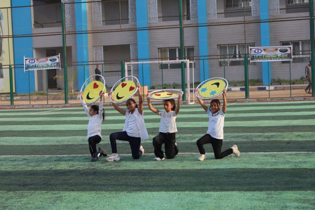 img-20260406-wa00244086343578356827596-1024x683 محافظ السويس يطلق مبادرة نجوم الملاعب في كل مدرسة بطل من مدرسة اللغات الفرنسية بحي السويس