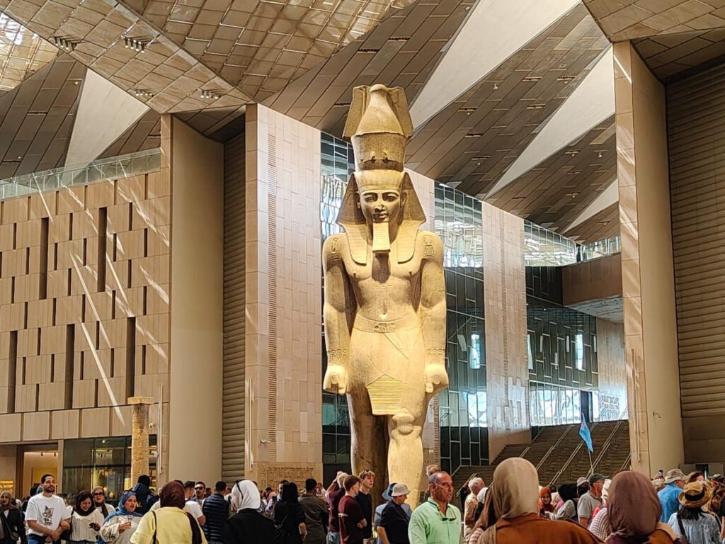 img-20260406-wa01251669359137667516816-1024x768 محافظة الجيزة تنظم رحلة ترفيهية لأبناء المؤسسات إلى المتحف المصري الكبير احتفالًا بيوم اليتيم