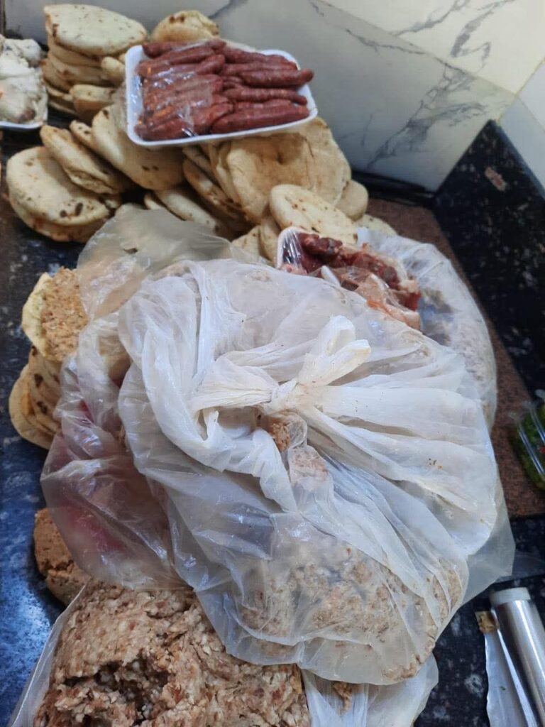 img-20260407-wa00007999602145971599636-768x1024 حملة بحي الأربعين بالسويس لمتابعة سلامة الغذاء وضبط الأسعار ومراجعة التراخيص وإغلاق المحال العامة 9 مساء.