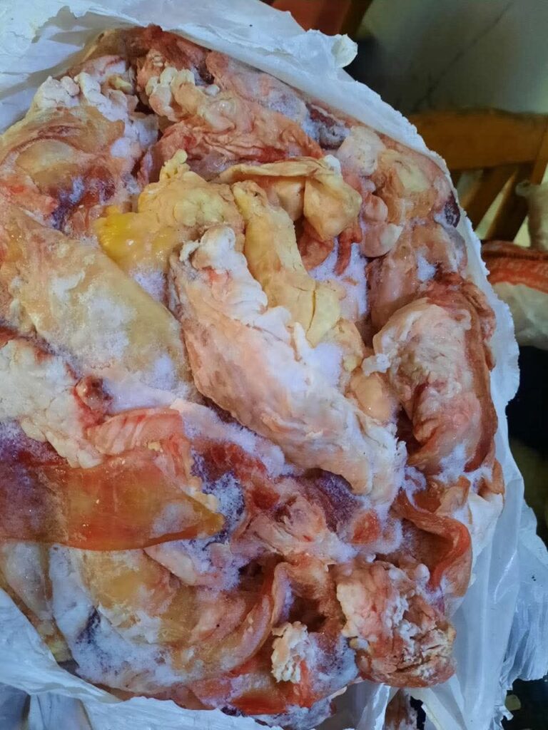 img-20260407-wa00026446615425077150051-768x1024 حملة بحي الأربعين بالسويس لمتابعة سلامة الغذاء وضبط الأسعار ومراجعة التراخيص وإغلاق المحال العامة 9 مساء.