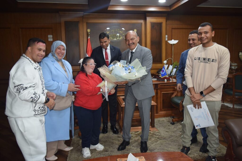 img-20260407-wa00656008809796332154391-1024x683 محافظ السويس يستقبل رئيس مجلس إدارة جمعية الصفاء لبحث دعم أنشطة أطفال ذوي الهمم وتنمية مواهبهم .