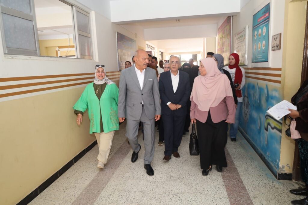 img-20260407-wa0073443303671559106599-1024x683 محافظ السويس يتفقد امتحانات معادلة محو الأمية( إتمام الشهادة الابتدائية ) استعدادًا للمرحلة الإعدادية