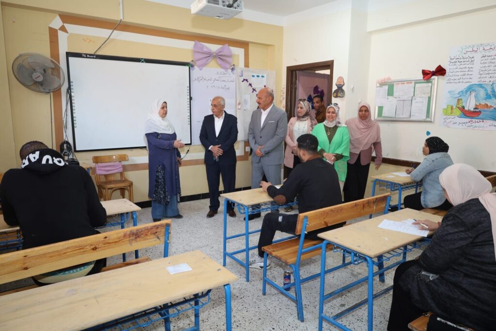 img-20260407-wa00768370187809685827573-1024x683 محافظ السويس يتفقد امتحانات معادلة محو الأمية( إتمام الشهادة الابتدائية ) استعدادًا للمرحلة الإعدادية