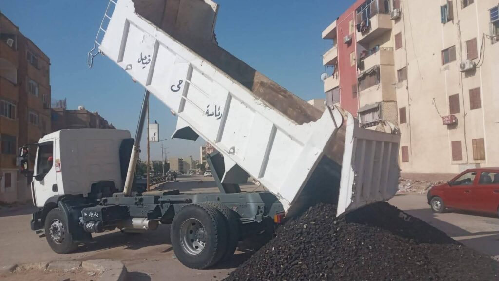 img-20260407-wa00911266951914517134924-1024x576 حي فيصل بالسويس يقوم بتحسين جودة الطرق وتيسير حركة المرور