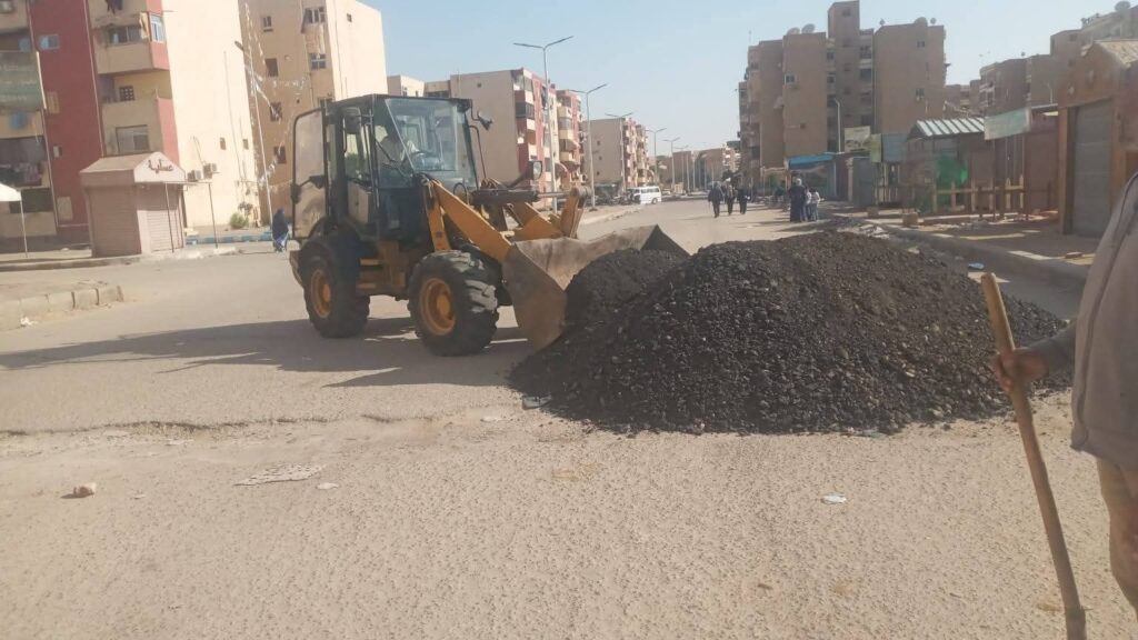 img-20260407-wa00921694486111985768355-1024x576 حي فيصل بالسويس يقوم بتحسين جودة الطرق وتيسير حركة المرور