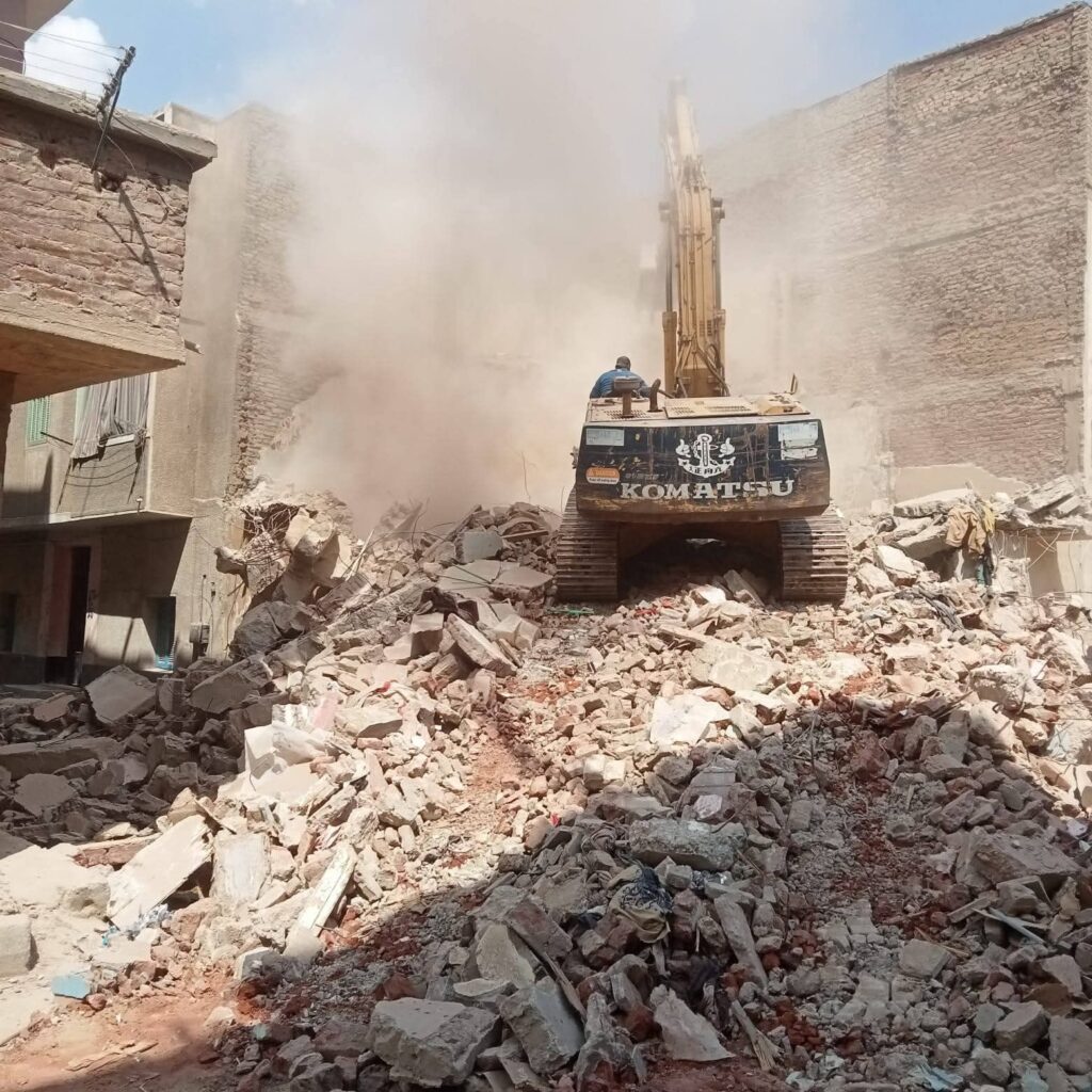 img-20260407-wa01048240153901428491175-1024x1024 إزالة فورية لعقار آيل للسقوط حفاظًا على أرواح المواطنين