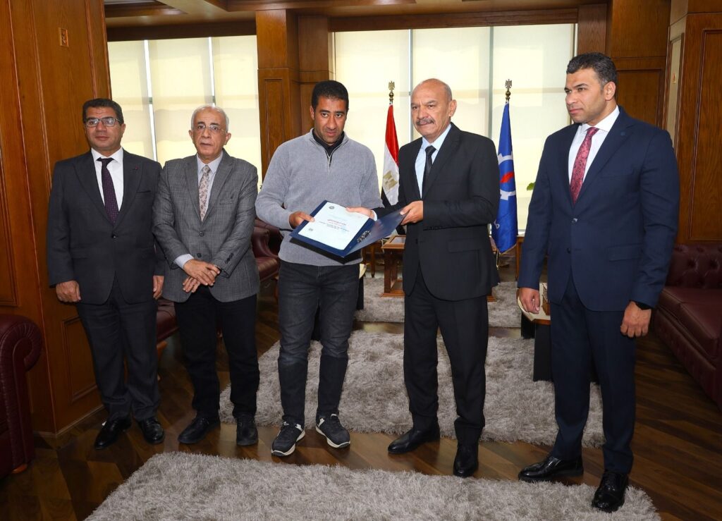 img-20260408-wa00797852550998322553789-1024x739 محافظ السويس يسلم أول عقود تمليك للمواطنين بقرية شندورة في إطار قانون 168 لسنة 2025