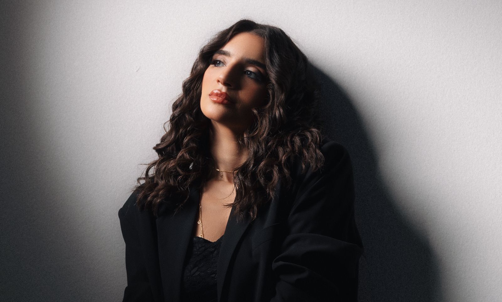 بالفيديو والصور.. ميرنا شلبي تطلق أحدث أغنياتها “الأعذار المتقالة”