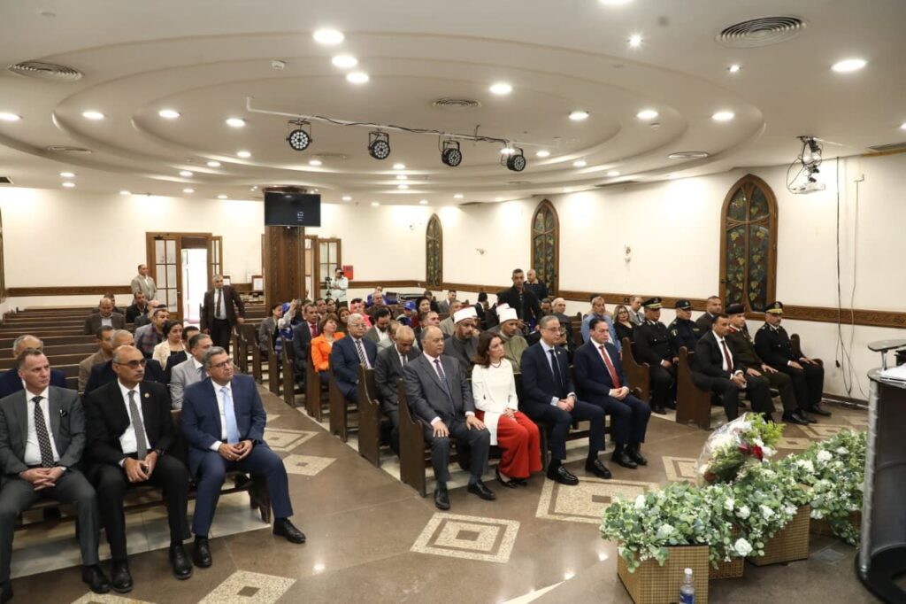 img-20260409-wa00145512671397477553795-1024x682 محافظ الجيزة يزور مقر الكنيسة الإنجيلية بالجيزة للتهنئة بعيد القيامة المجيد