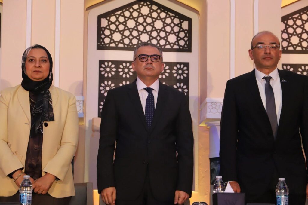 img-20260409-wa0044869555071327818432-1024x682 نائب رئيس جامعة عين شمس لخدمة المجتمع وعميد كلية الطب يفتتحان المؤتمر السنوي الـ 46 للكلية